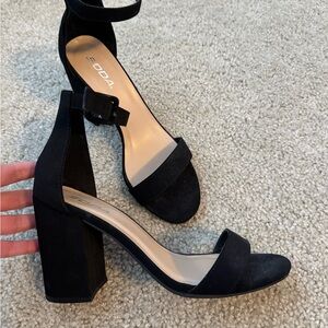 Basic black heel with ankle strap